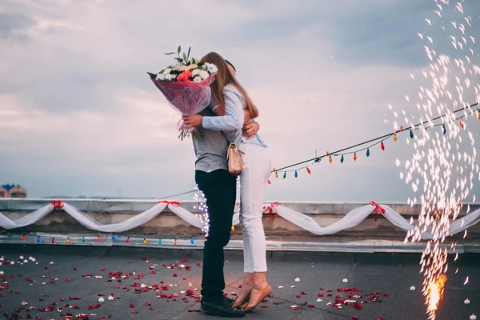 浪漫！澳男Coles上演“求婚秀”，女友乐开了花
