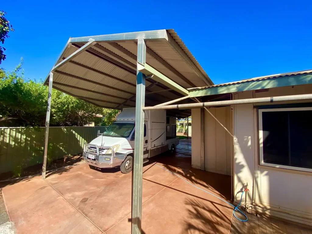 FULLY FENCED 3 BEDROOM PROPERTY