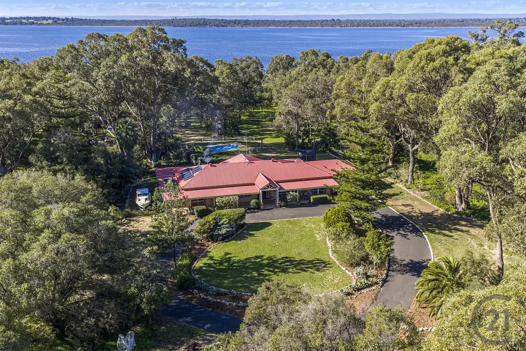 Bouvard 4房  Private Acreage Paradise with Estuary Views, Pool, Huge Shed & Horse Paddocks