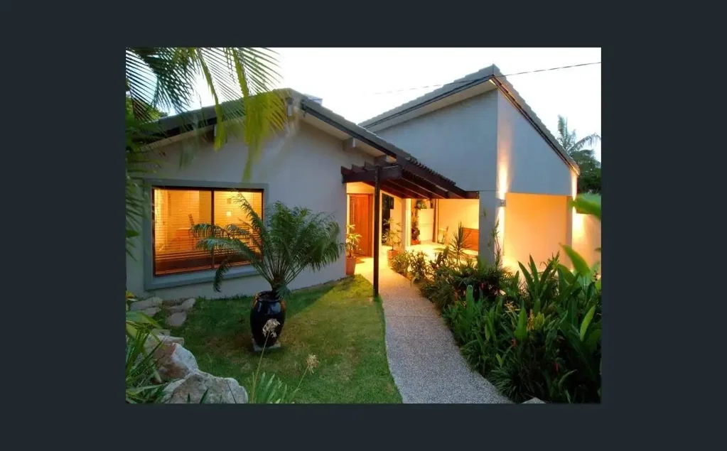 Stylish, Fully Furnished Coastal Home – Walk to the Beach!