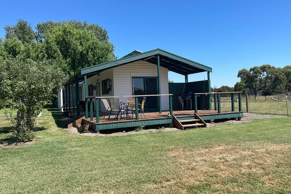 Quiet Fully Furnished Cottage