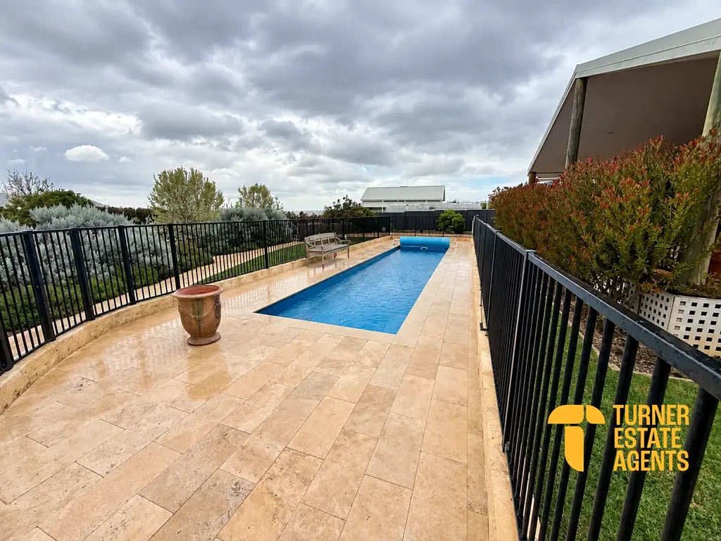 York 4ਬੈੱਡਰੂਮ Your Own Private Oasis with Breathtaking York Views