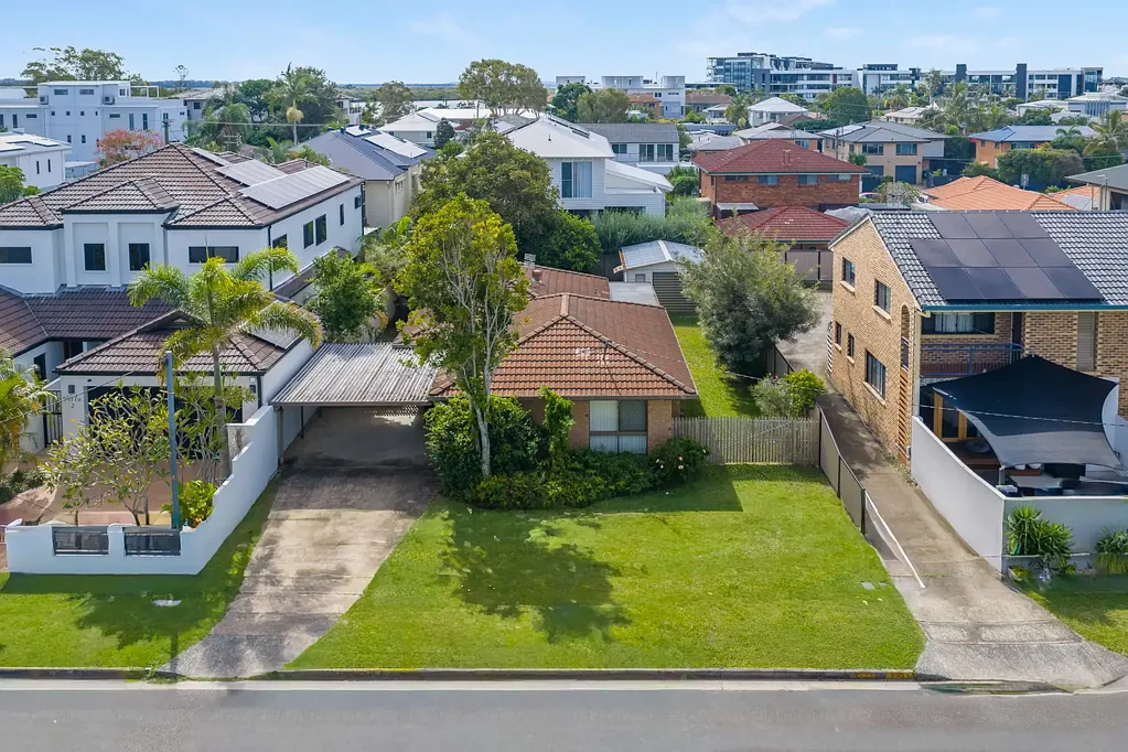 25 Donald Avenue, Paradise Point, QLD 4216