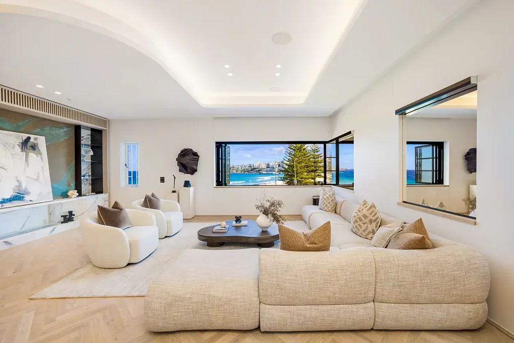 Bondi Beach 4房 地标顶层公寓 240sqm壮丽海景 著名建筑师改造 豪华大理石厨房 Wolf Sub-Zero 电梯私家车位 Brand New Landmark Bondi Beach Penthouse with Spectacular Beachfront Views