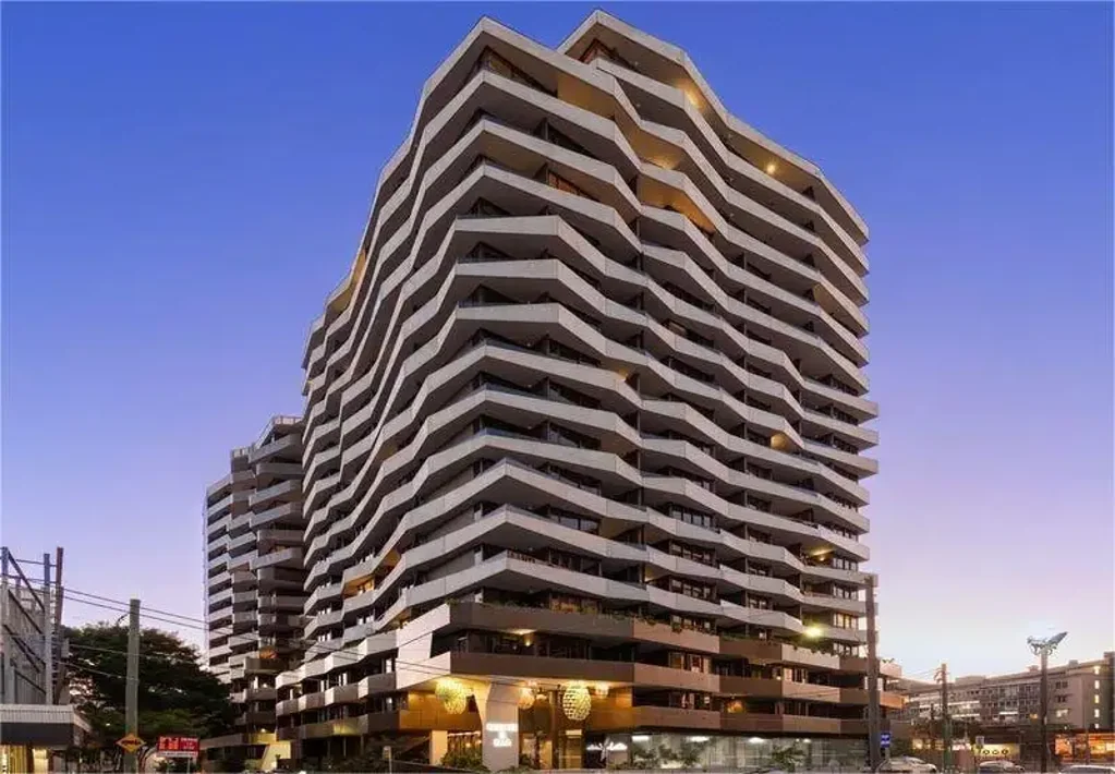Luxury Apartment Living with Rooftop Infinity Pool