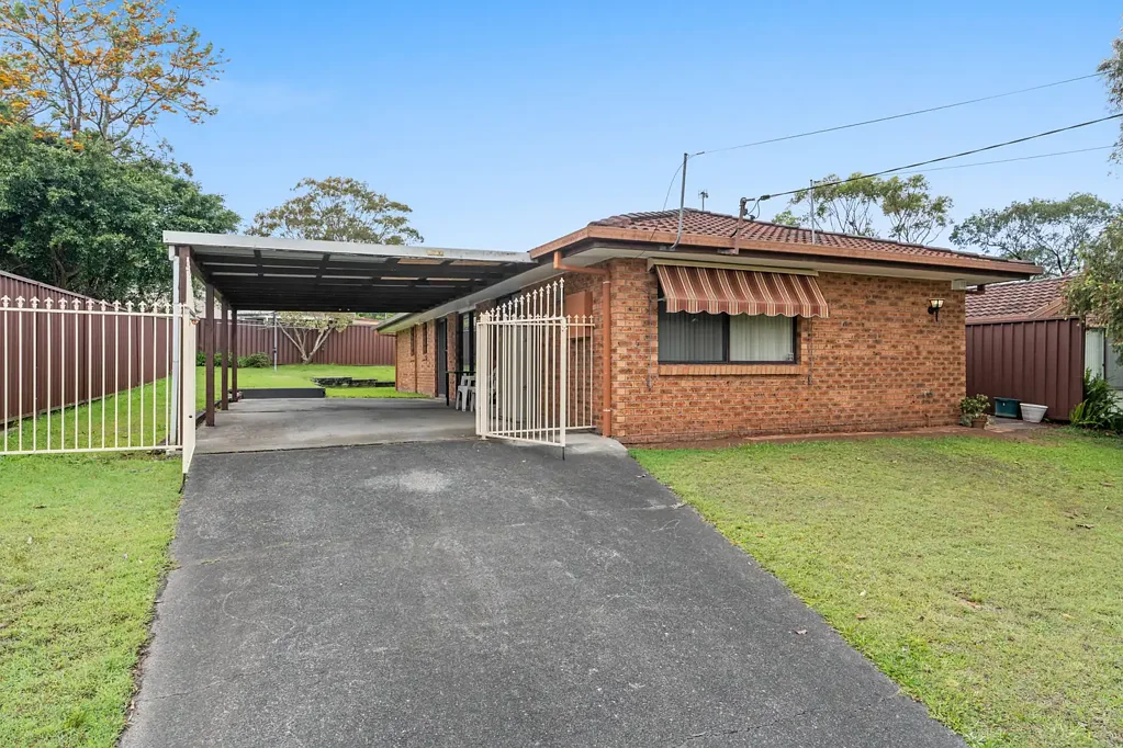 Relaxed Single-Storey Living with Secure Carport