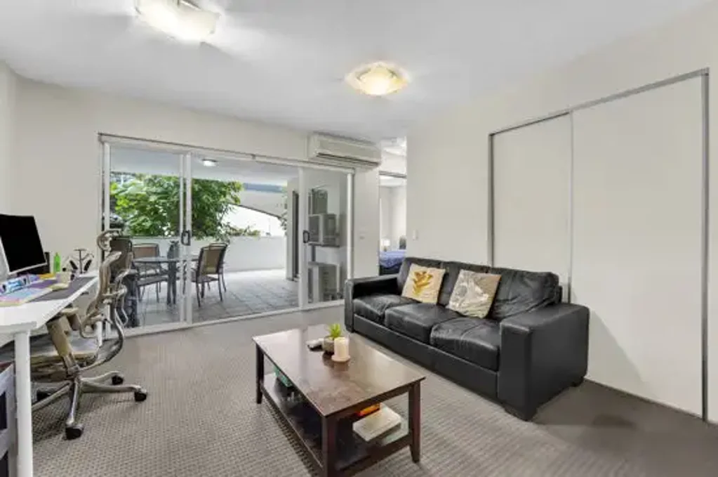 South Brisbane 1Zimmer Spacious 1-Bedroom Apartment - 92mÂ² Total (55mÂ² Internal + 37mÂ² Balcony)