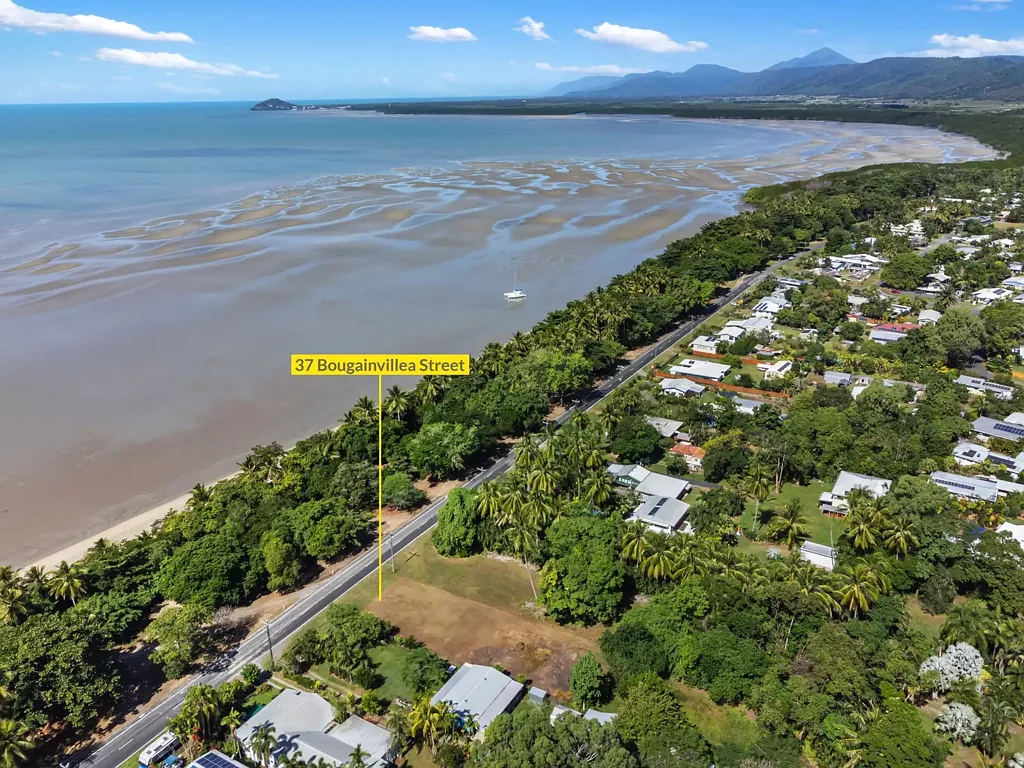 Cooya Beach Last Vacant Beachfront Parcel in Cooya Beach