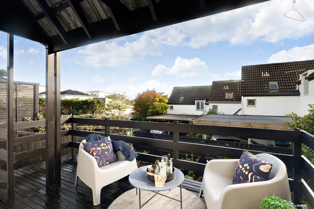 Mount Albert 2 Bedroom Inner City Chic in Sought-After Mt Albert