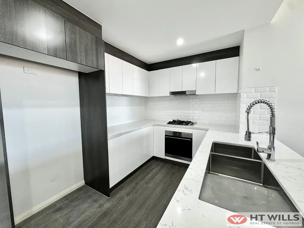 MODERN APARTMENT -2 BED PLUS STUDY