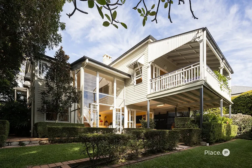 Clayfield 4침실 Architect-Designed Family Estate on 810m² with Panoramic North Easterly Views