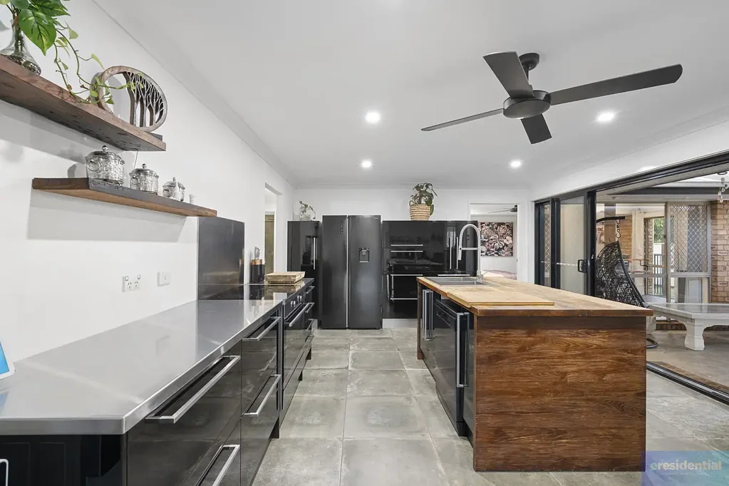 Edens Landing 4બેડરૂમ Renovated Family Home with Space, Pool and Side Access
