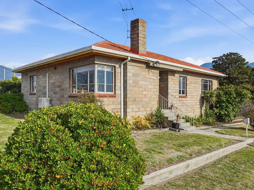 Claremont 3 Bedroom Charming and Well Positioned