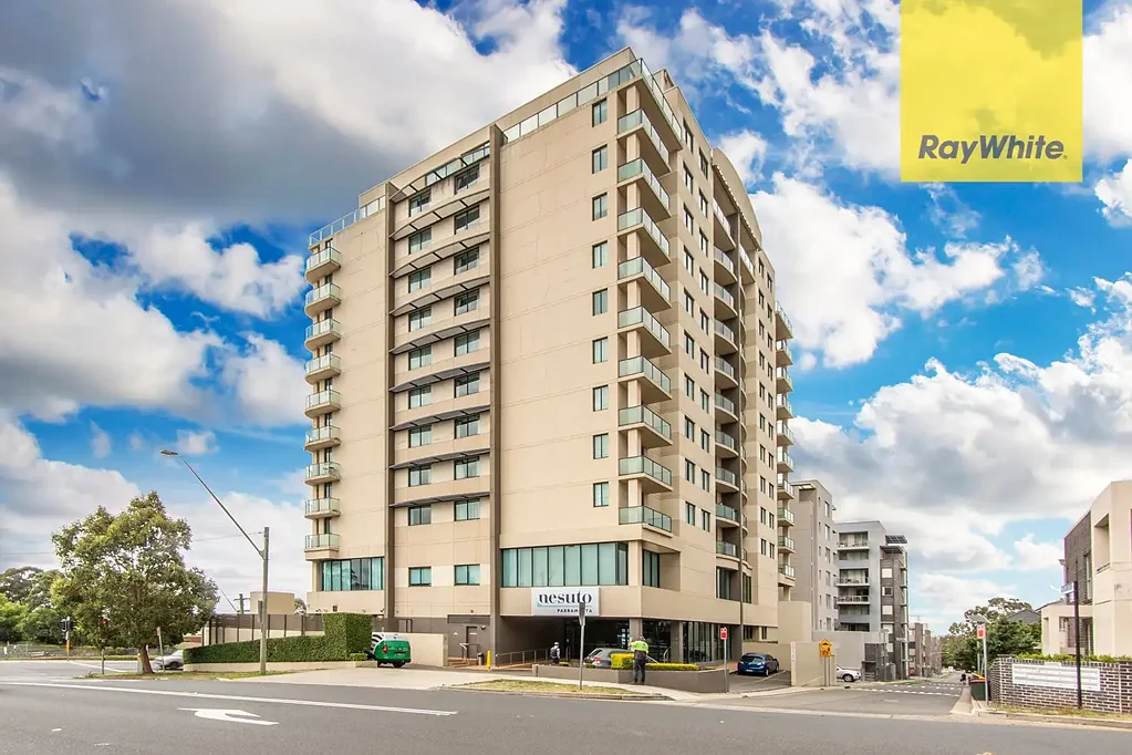 Beautifully Presented partially Furnished Studio Apartment in Prime Rosehill Location