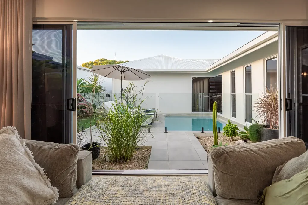 Trinity Beach 4 Slaapkamer Seller's Motivated Moving Interstate | Designed for Tropical Living & Easy Maintenance