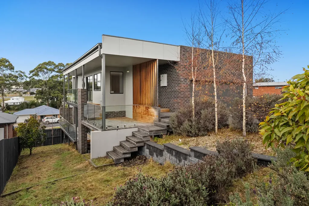 Kingston 4Kwarto North facing family home with views.