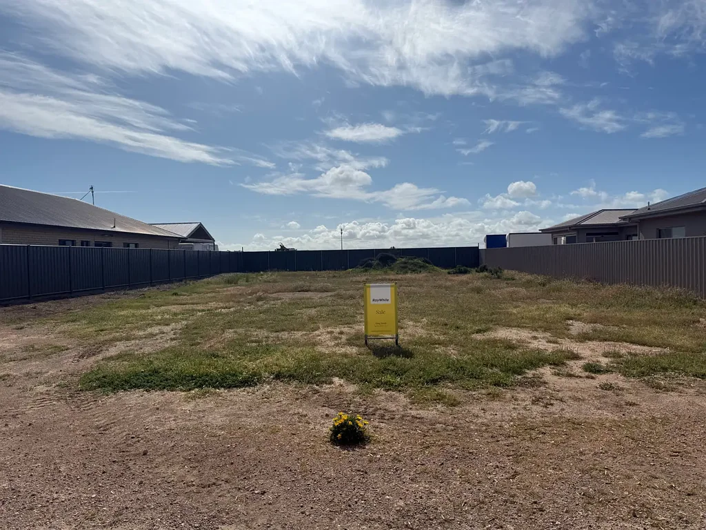 100 Clayton Drive, North Beach, SA 5556