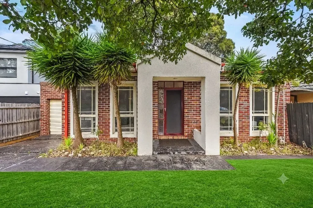 Mount Waverley 3Kwarto PRIVATE SINGLE-LEVEL LIVING WITH SCOTCHMAN'S CREEK VIEWS IN PRIZED SCHOOL ZONES