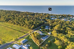 18 Palm View Drive, Moore Park Beach
