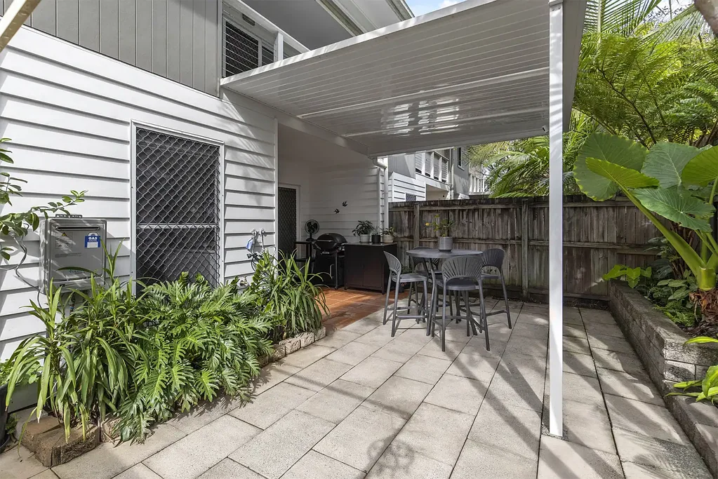 Burpengary 3房 宽敞双层联排 精美更新室内 优质电器配备 主卧带独立卫浴 私人庭院娱乐 低物业费维护 停车位便利 宠物友好社区 Exclusive Townhouse Opportunity