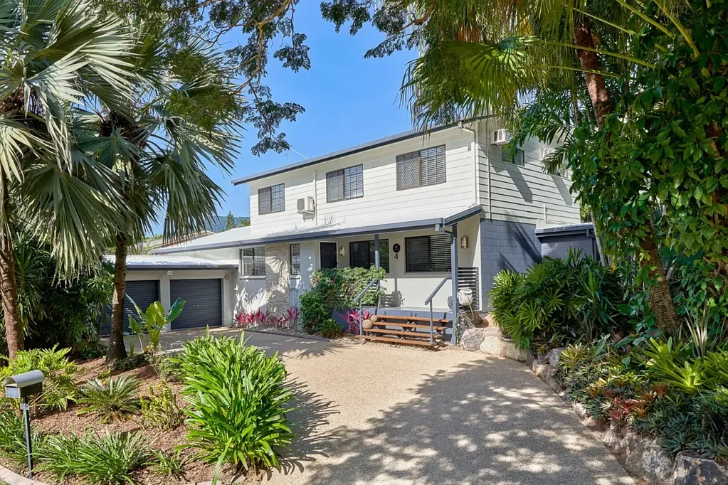Mooroobool 5房  Space, Flexibility & Room for the Whole Family on 1084sqm