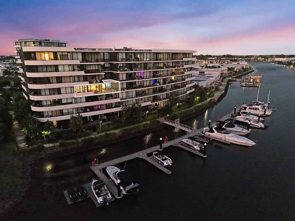 Hope Island 3 Bedroom The most spacious offering- 200m2 of stylish waterfront apartment living!