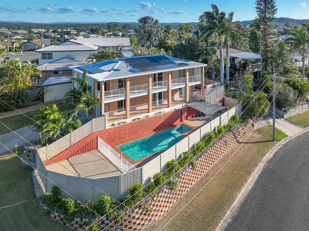 Tannum Sands 4Kwarto Elevated Family Stunner with Pool, Solar & Ocean Views!