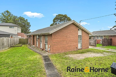 Cranbourne 3房 宽敞卧室三间 655sqm巨地块 管道供暖 设施齐全 中心区域 便利设施 步行可达 Nest or Invest - 655sqm block