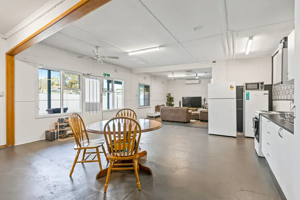Port Lincoln 3બેડરૂમ Versatile Investment Opportunity on Corner Allotment
