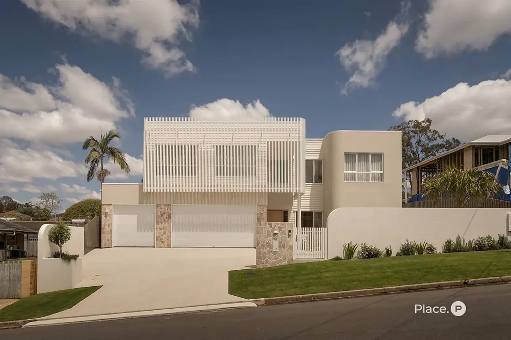 Mount Gravatt East 5房 奢华新标准 | 定制设计、宏伟规模与精致典雅 A NEW STANDARD OF LUXURY | BESPOKE DESIGN, SCALE & SOPHISTICATION