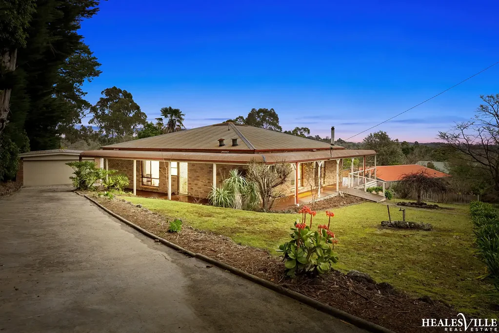 Healesville 3બેડરૂમ Quality Double Brick Family home on Old Fernshaw