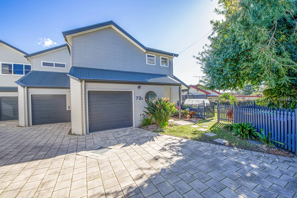 Mona Vale 3房 宽敞明亮、室内外无缝衔接的时尚海滨生活 Stylish coastal living with space, light and effortless indoor-outdoor flow