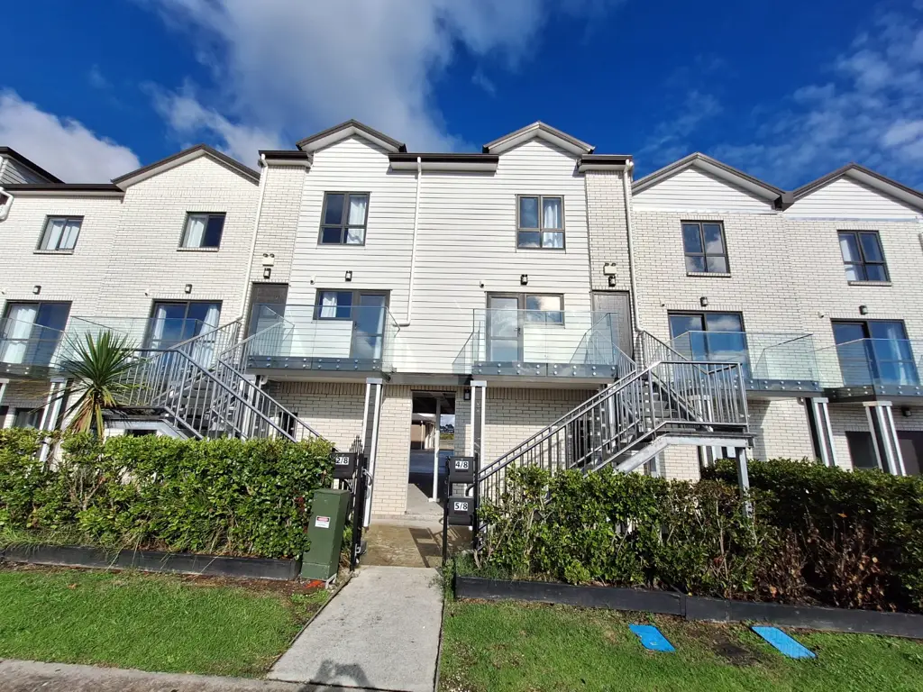 Spacious 2 Bedroom, 1 Bathroom apartment.