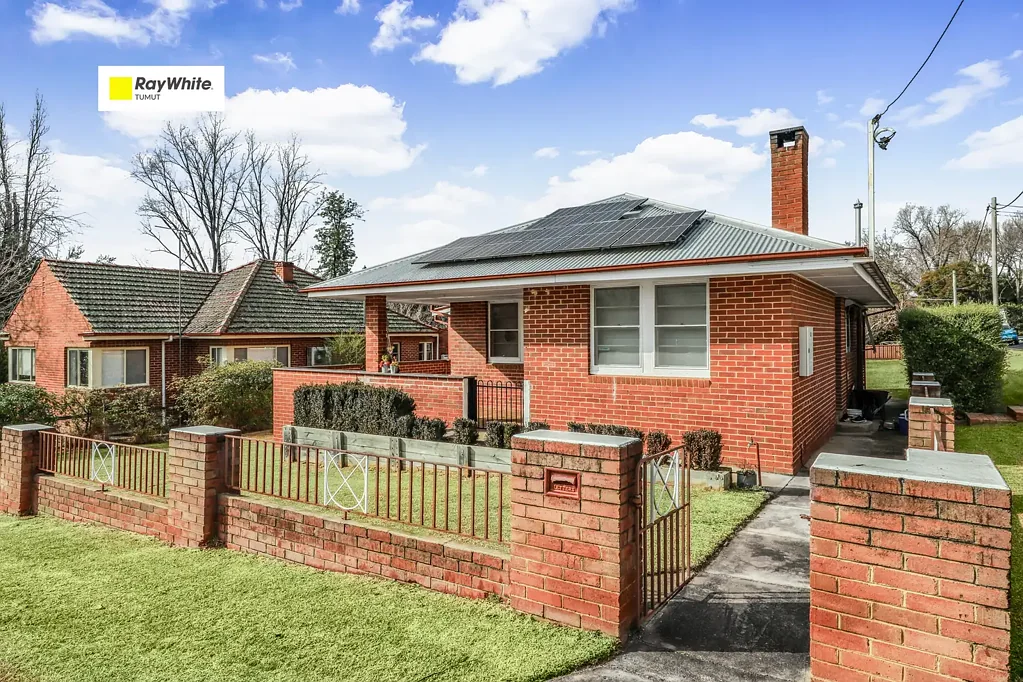 4 Robertson Street, Tumut, NSW 2720