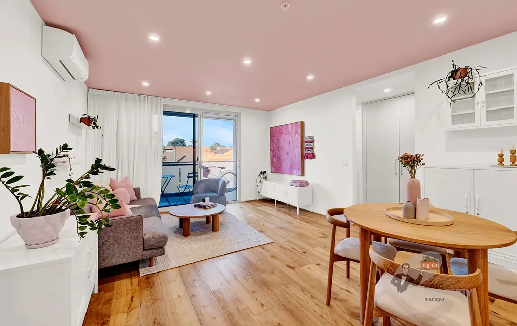 Beachside Elegance and Latte Living in the Heart of Hampton