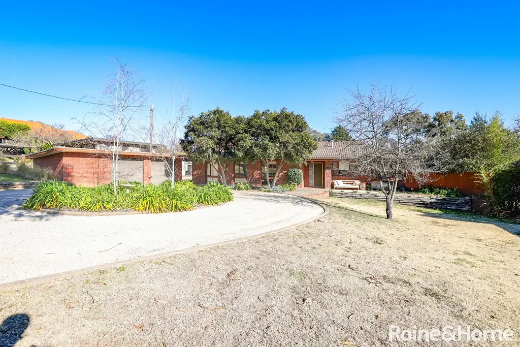 BOUNDARY ROAD - OVERLOOKING THE GOLF COURSE Available 4/7/25!!!