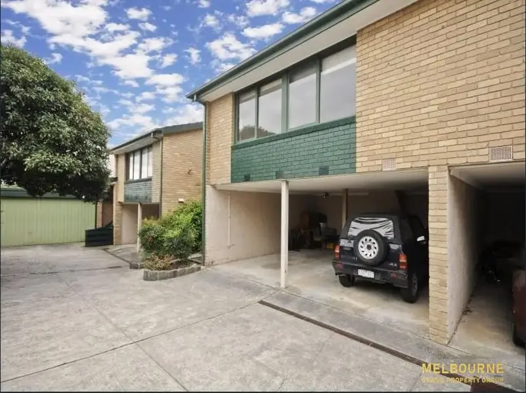 Spacious Residence in Central Box Hill