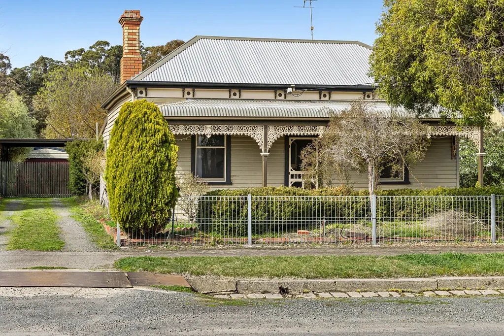Golden Point 4ਬੈੱਡਰੂਮ Victorian Character Home on Expansive Allotment