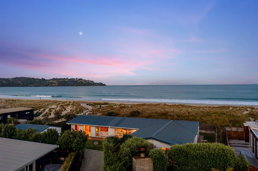 Omaha 4 Slaapkamer A GENUINE KIWI GETAWAY ON THE BEACHFRONT