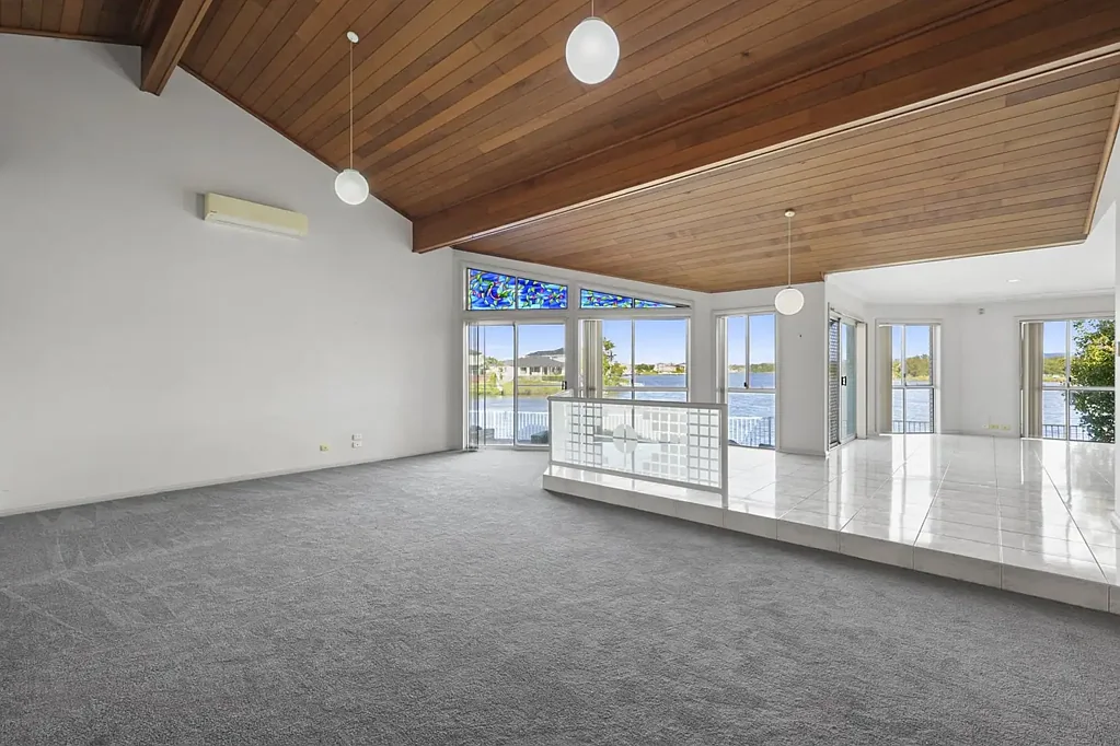 Great Family Home with Amazing Water & Hinterland Views!