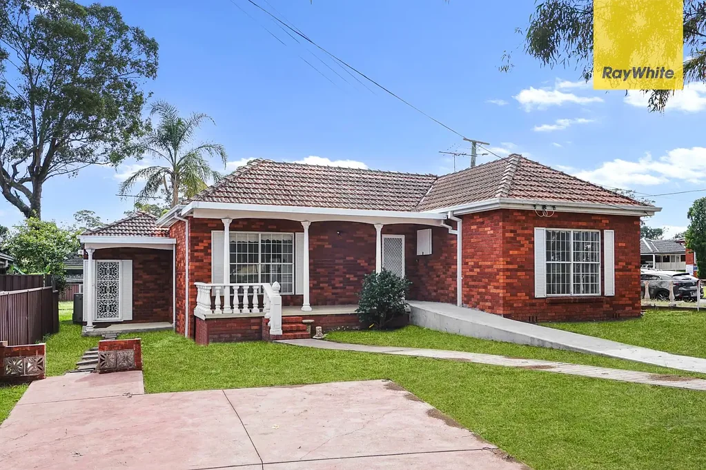 CLOSE TO SCHOOLS,TRANSPORT & SHOPS.