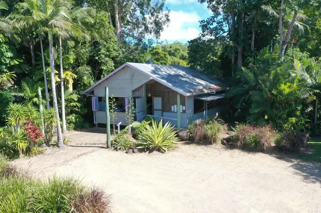 Wongaling Beach 3房  Lifestyle + Business Opportunity in the Heart of Wongaling Beach.
