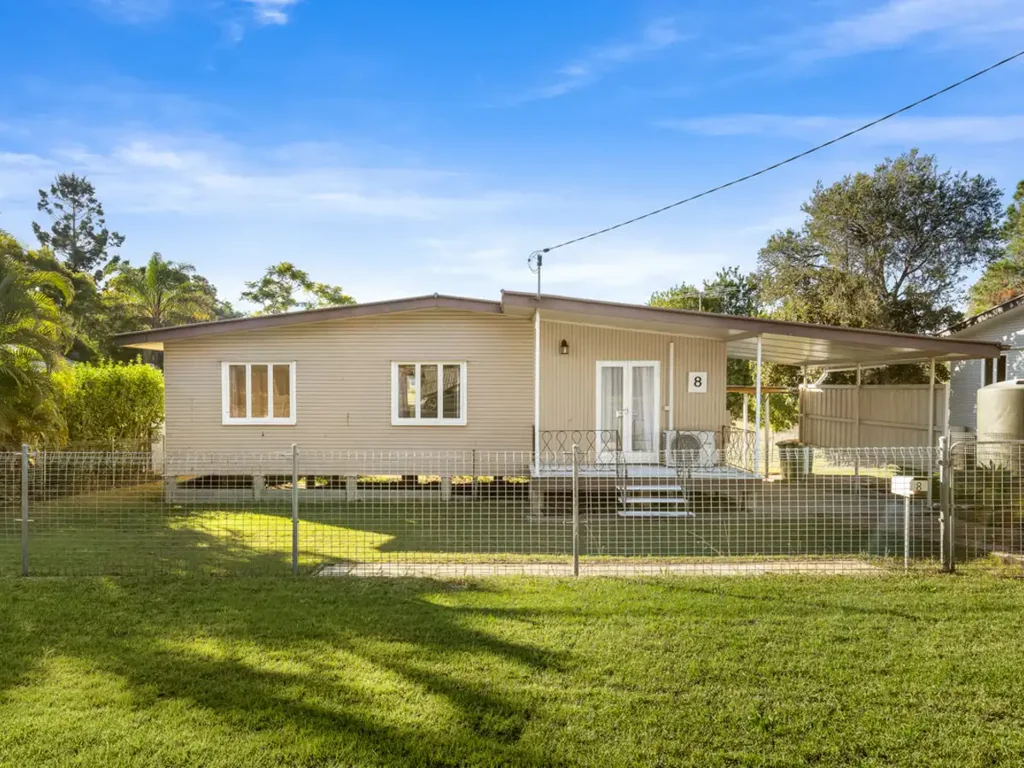 Woodend 3Phòng ngủ Renovated Home on Spacious Block with Rear Yard Access in Desirable Woodend Location
