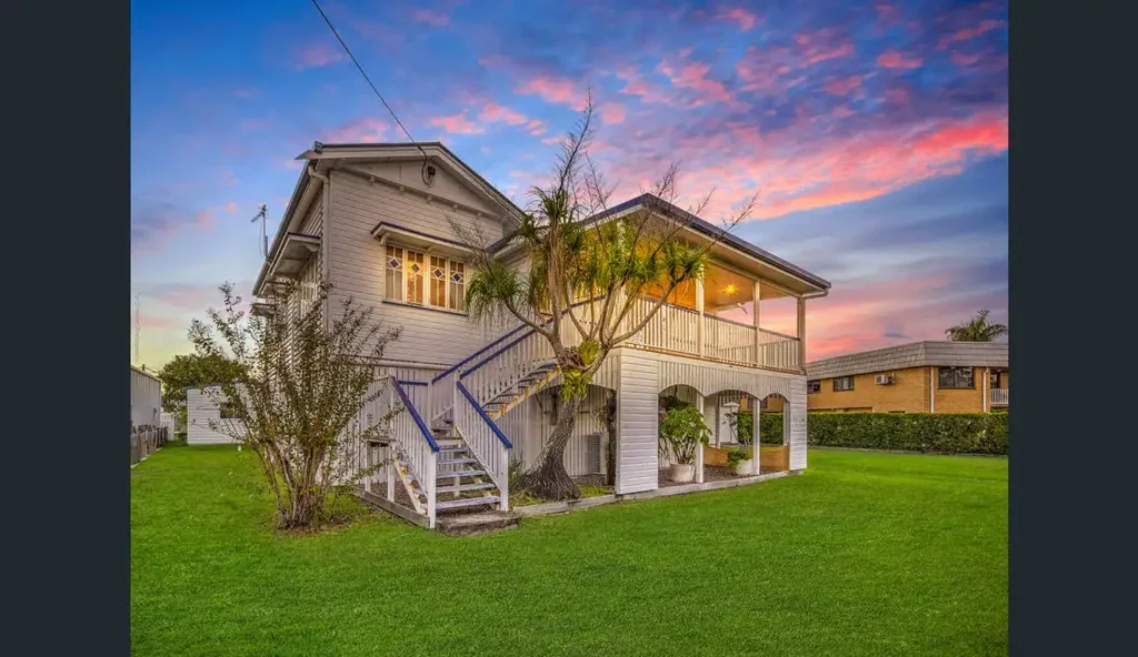 Spacious Queenslander with Sheds Galore