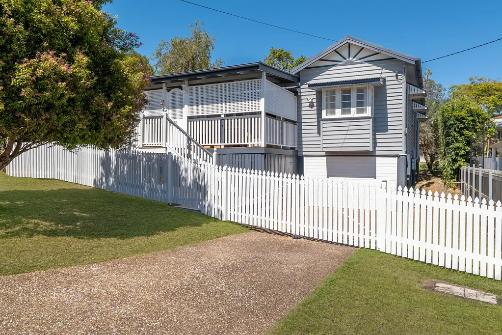 Mitchelton 3બેડરૂમ Timeless Charm In Desirable Location