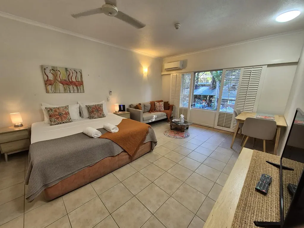 Port Douglas 1房  SUNNY STUDIO UNIT ~ POOL VIEWS