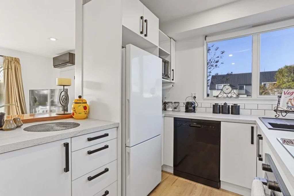 Riccarton 2غرفة نوم Excellently Renovated Single Level Townhouse