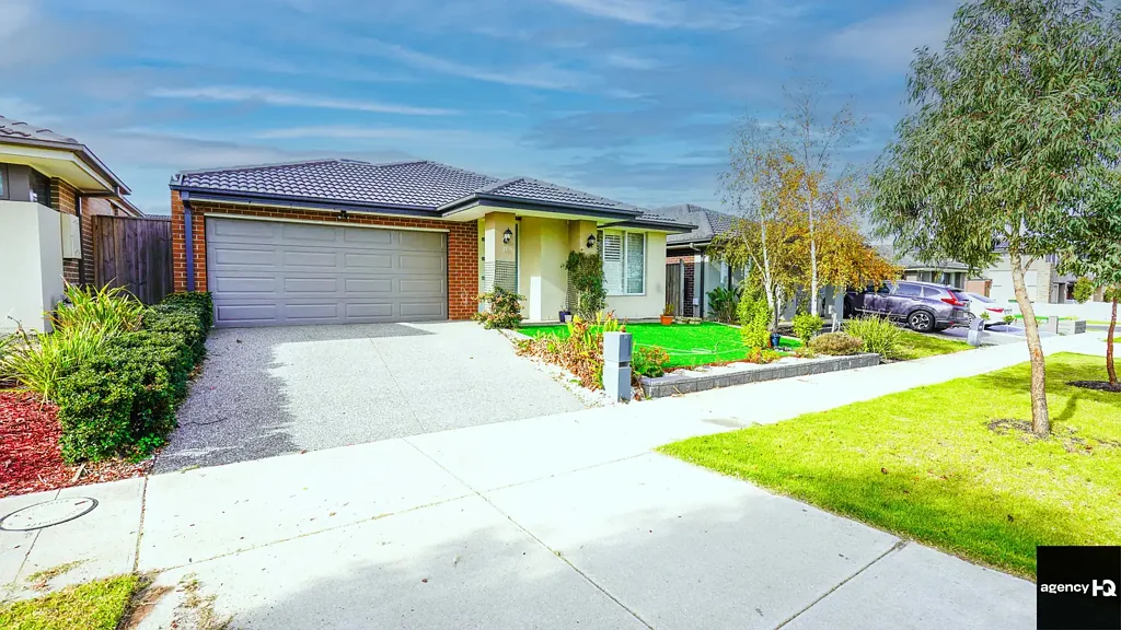 Modern Family Home in a great loction with SOLAR