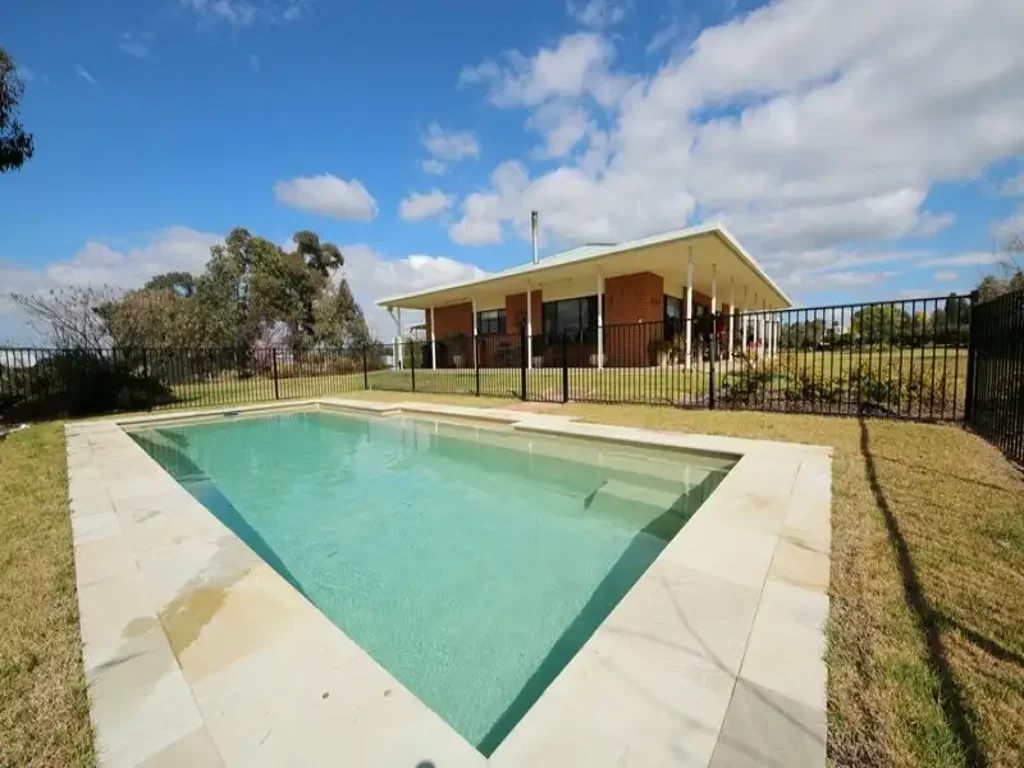 Dubbo 3房  The Complete Lifestyle Package on 25 Acres