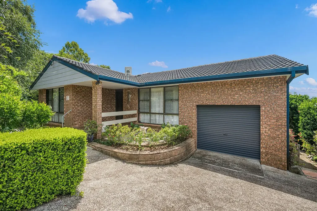Comboyne 4chambre Village Living with Sweeping Rural Views on 1,198sqm